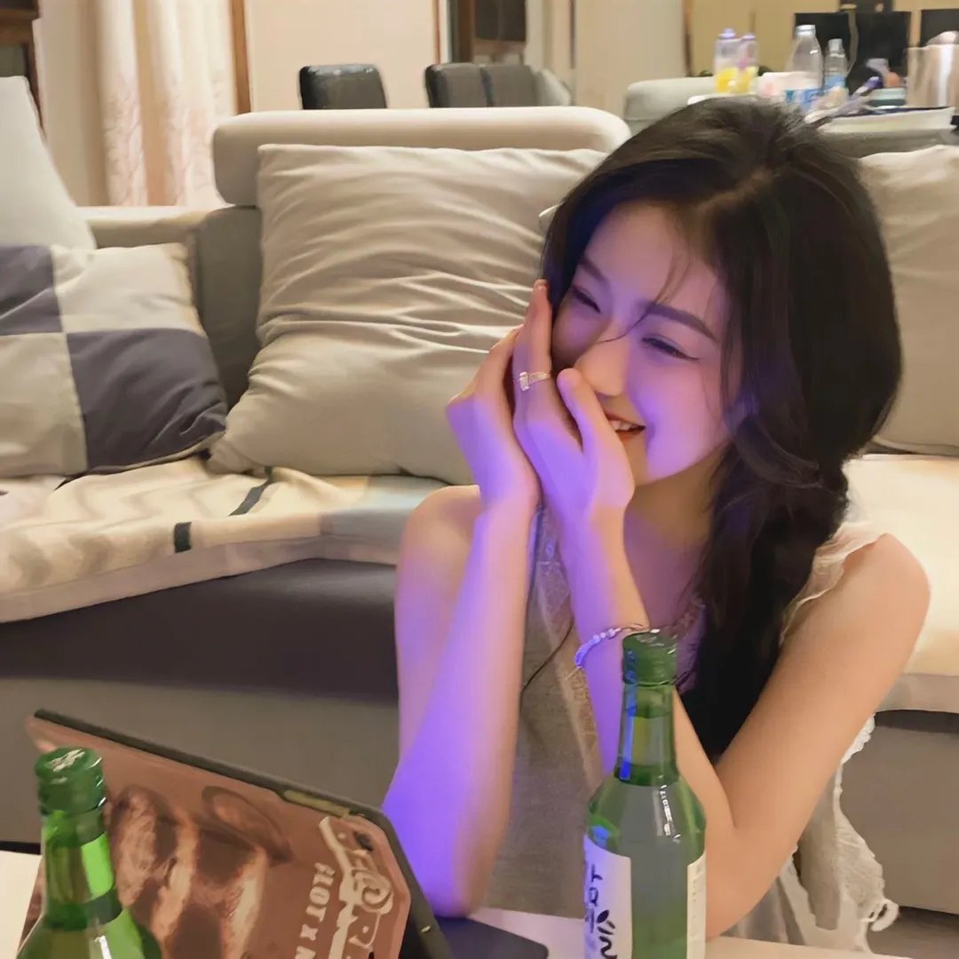 公寓里的两个女人